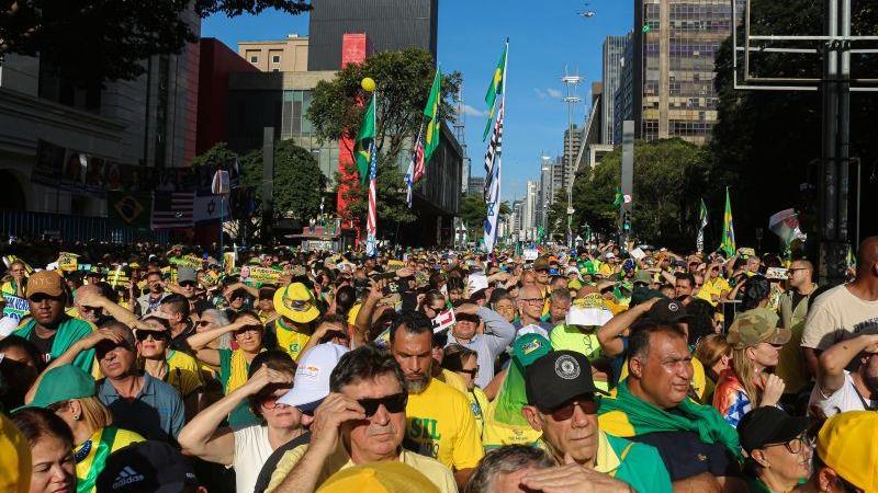 Manifestação pró-Bolsonaro na Avenida Paulista reuniu cerca de 12.400 pessoas, segundo metodologia da USP.