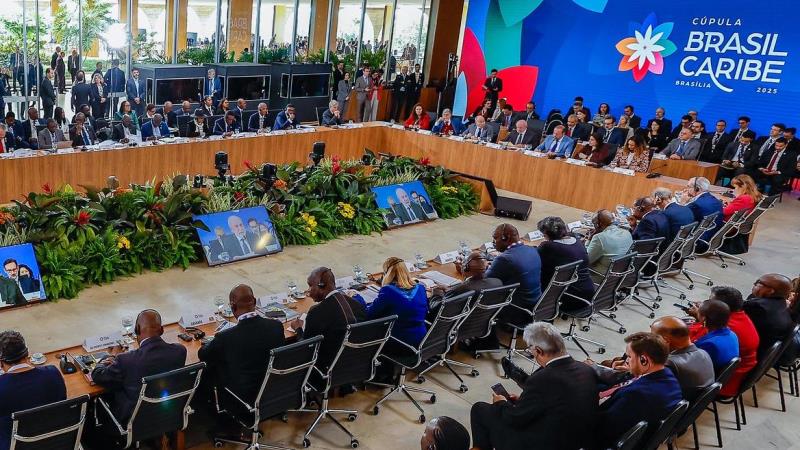 Presidente Lula durante sessão plenária da Cúpula Brasil-Caribe.