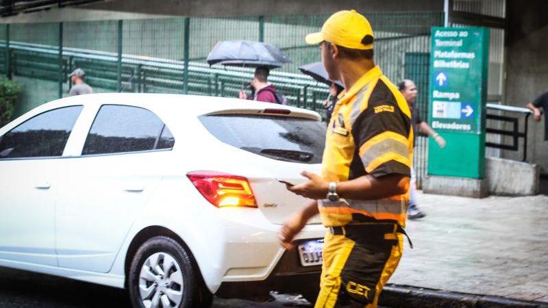 Com a nova lei, recursos arrecadados com multas serão usados para melhorar o acesso à carteira de motorista.