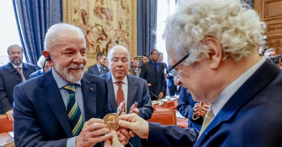 Lula se torna o segundo brasileiro homenageado pela Academia Francesa