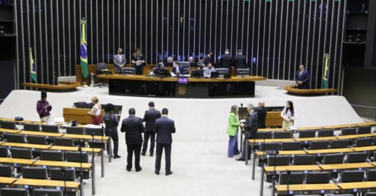 Mesmo em home office, 12 deputados faltam à sessão da Câmara