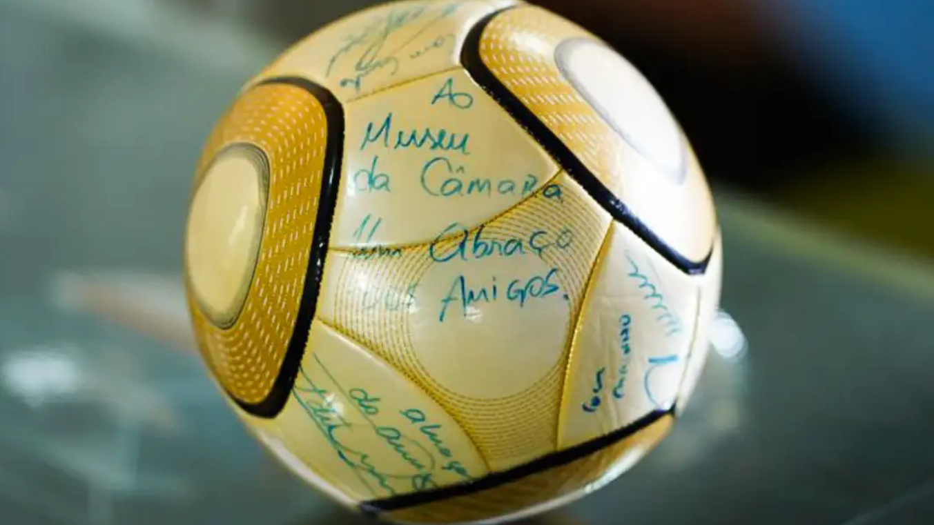 Além de responder pelos crimes relacionados à participação nos ataques, Nelson pode responder pelo roubo do objeto do acervo do Congresso.