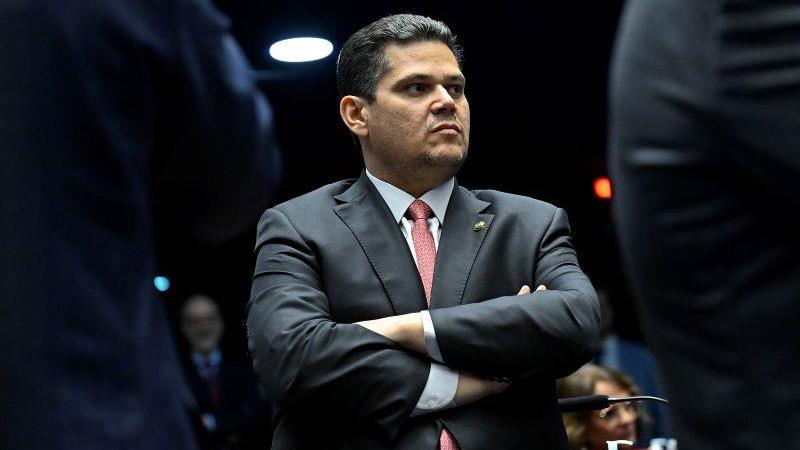 O presidente do Senado, Davi Alcolumbre (União-AP), no plenário da Casa.