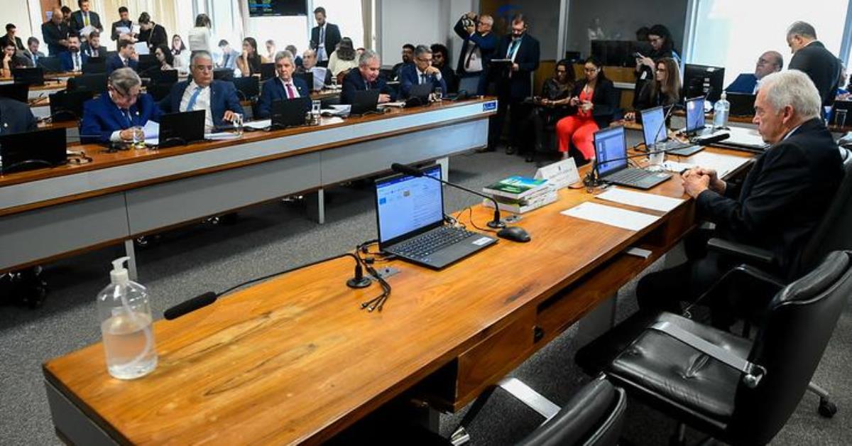 Oposição trava votação do Código Eleitoral por punição a fake news