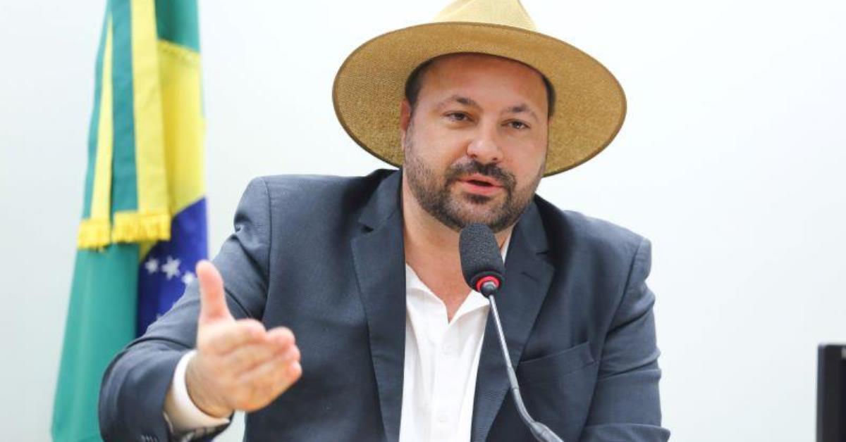 Projeto de lei amplia o teste do olhinho com exame aos 6 meses