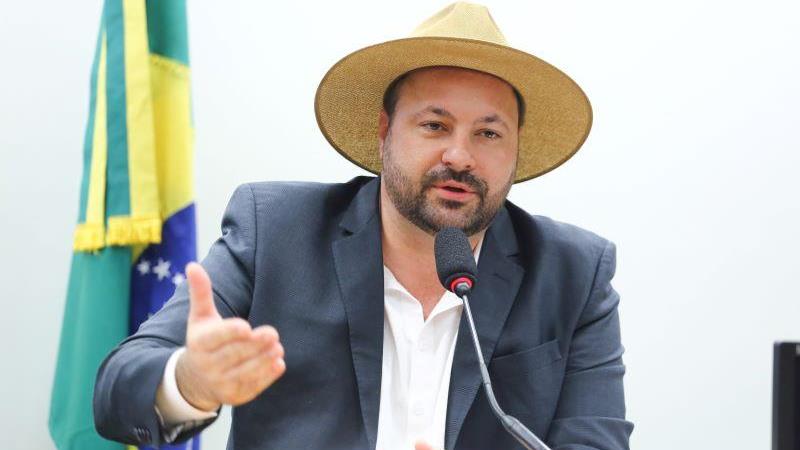 O deputado Geraldo Mendes (União Brasil-PR) é o autor da proposta.