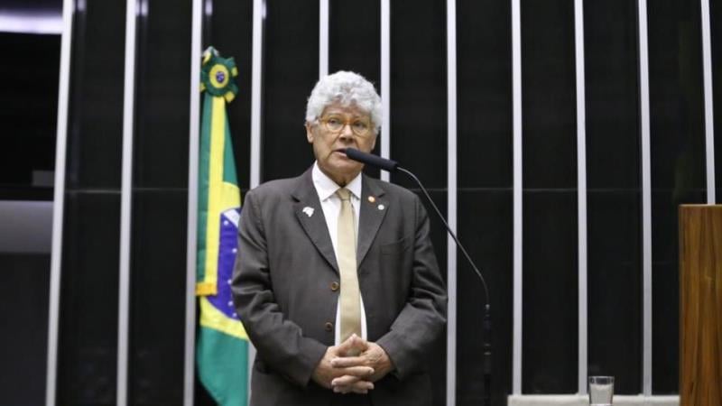 O deputado Chico Alencar (Psol-RJ) é o autor do projeto.
