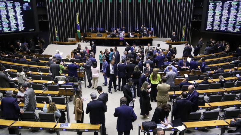 Proposta prevê punições a prefeitos, governadores e secretários por atraso na aplicação de verbas.