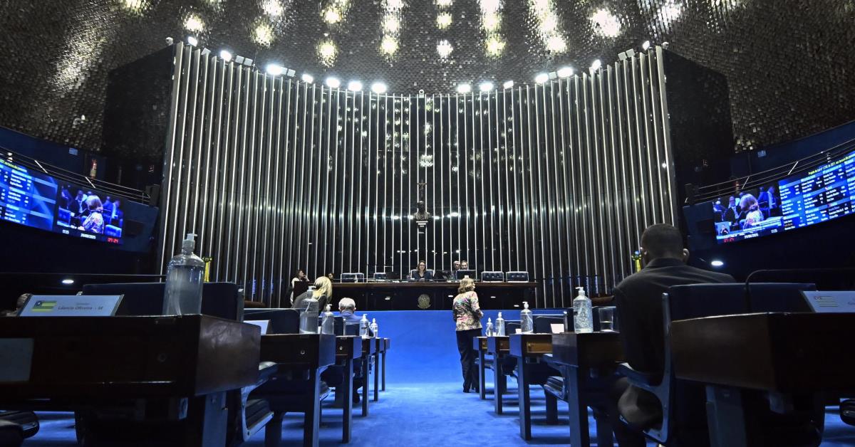 Senado aprova mudança de empregado público para acompanhar cônjuge