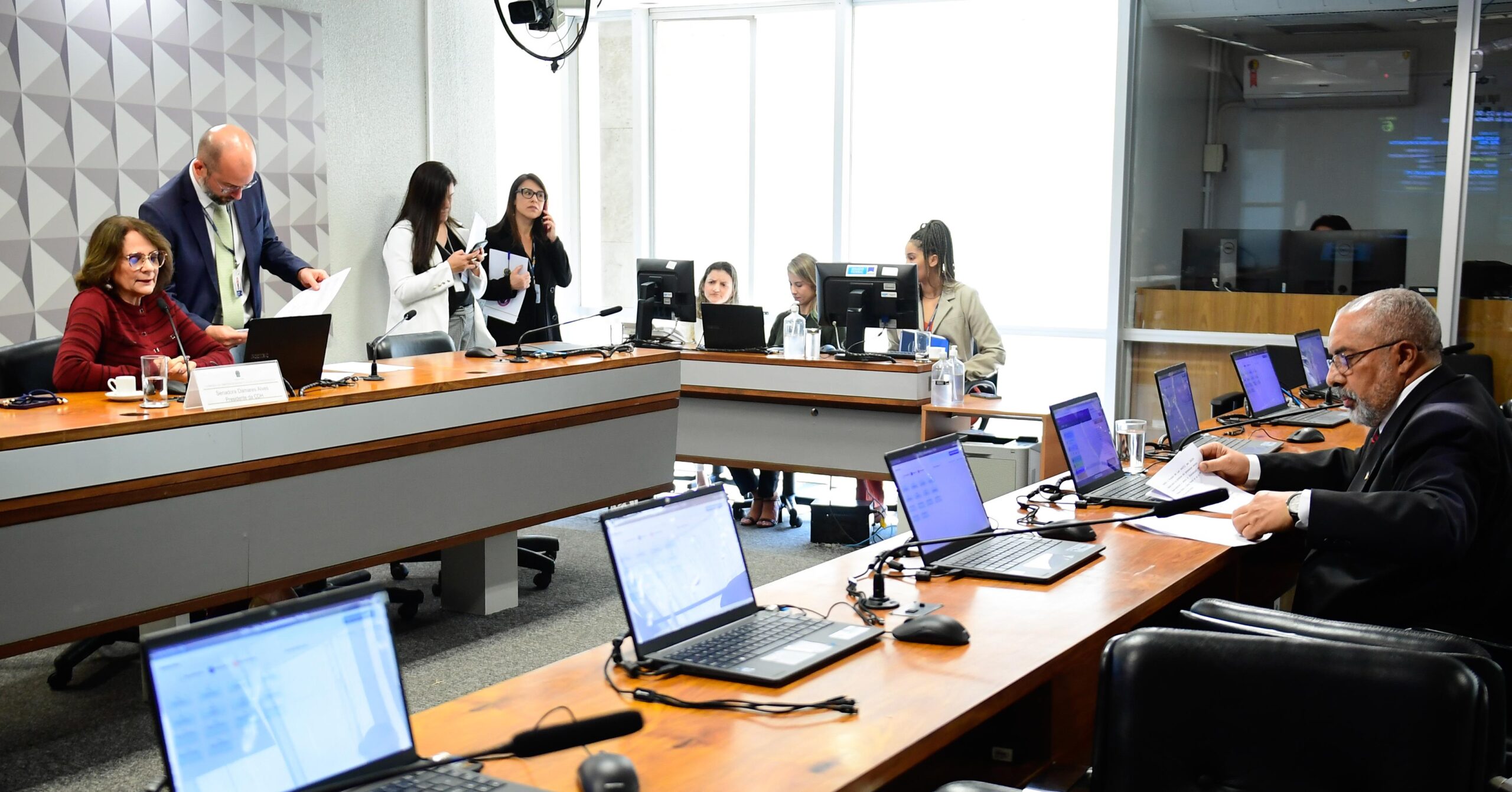 Senado: CDH aprova destinação de recursos para a infância