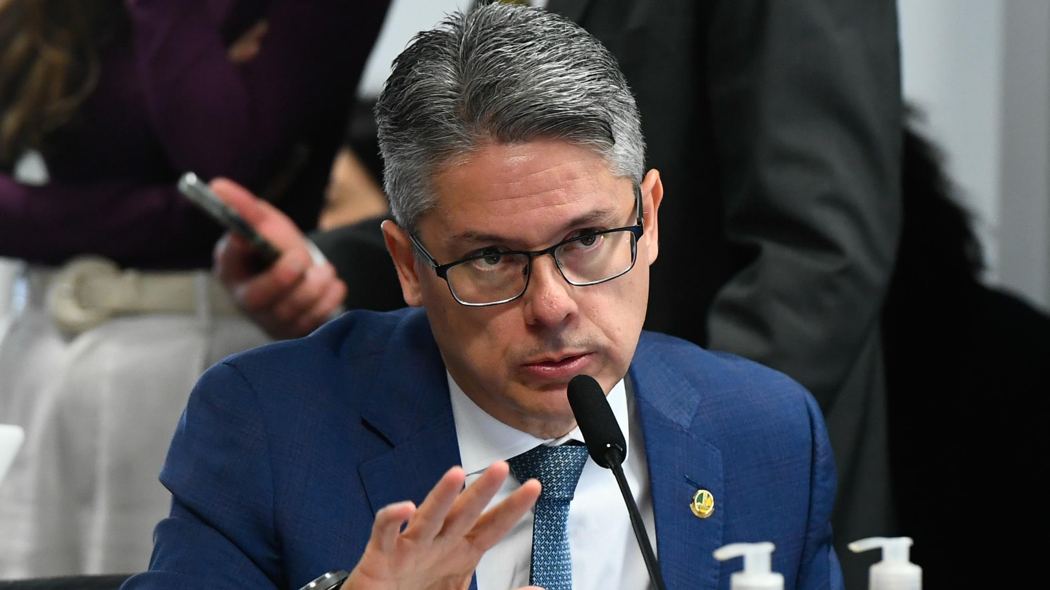 Senador Alessandro Vieira.