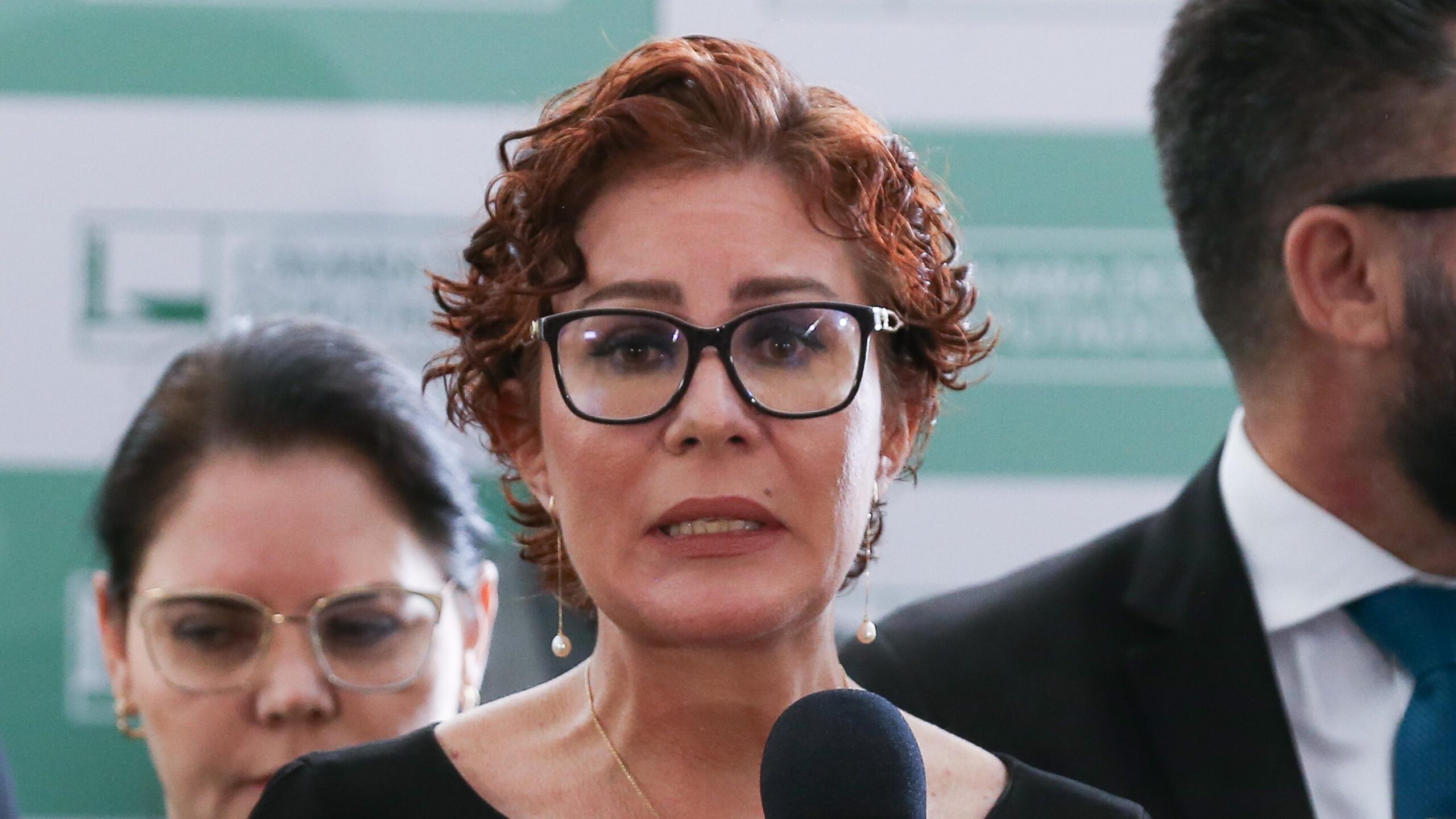 Zambelli está foragida e foi incluída na lista vermelha da Interpol, o que abre caminho para pedido de extradição.