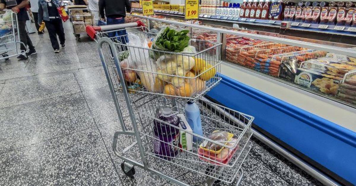 Valor da cesta básica cai em 15 de 17 capitais em maio, diz Dieese