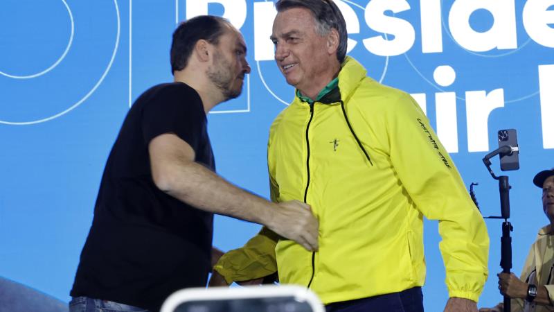 PF pediu indiciamento de Carlos Bolsonaro e apontou Jair Bolsonaro como principal destinatário da ação clandestina.