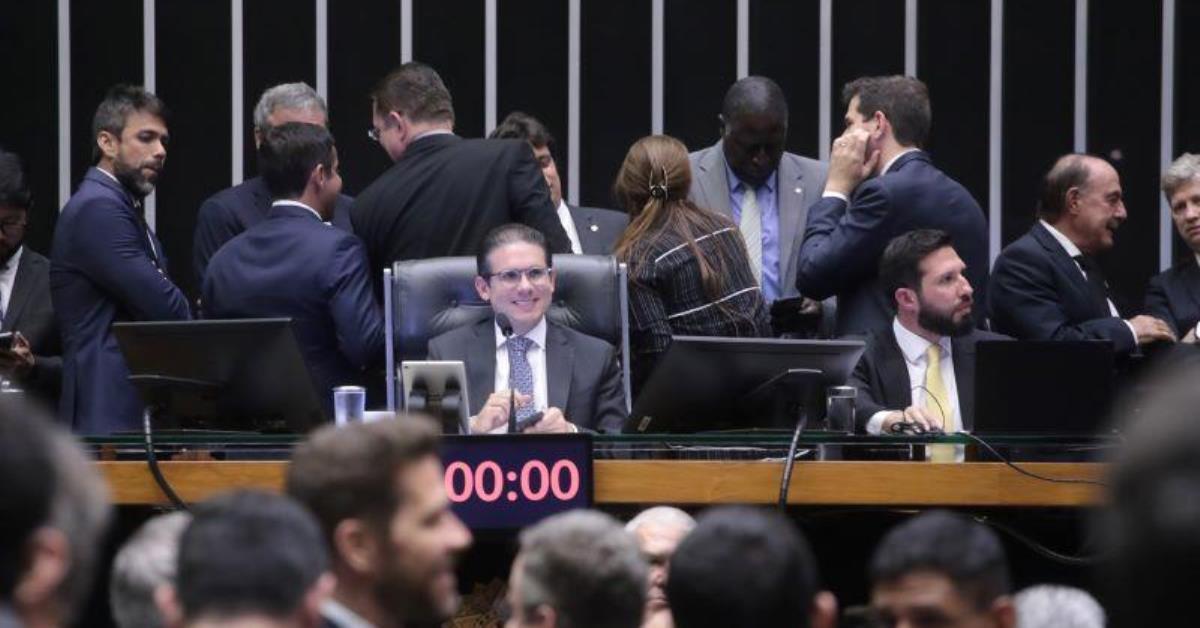 Veja como cada deputado votou na urgência para derrubar decreto do IOF