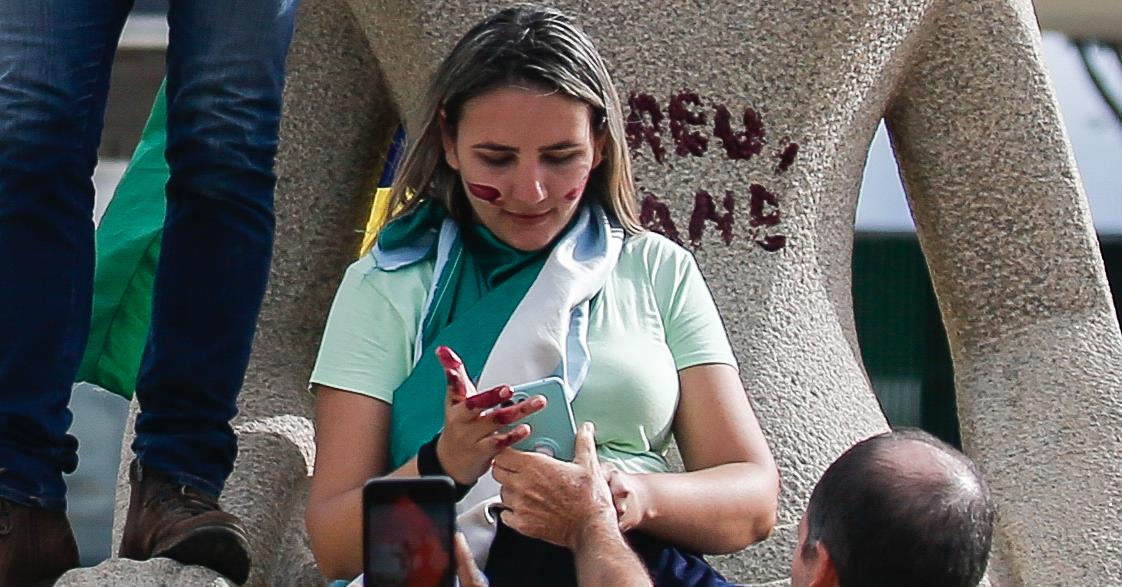 8/1: Moraes permite assistência religiosa a mulher que pichou estátua