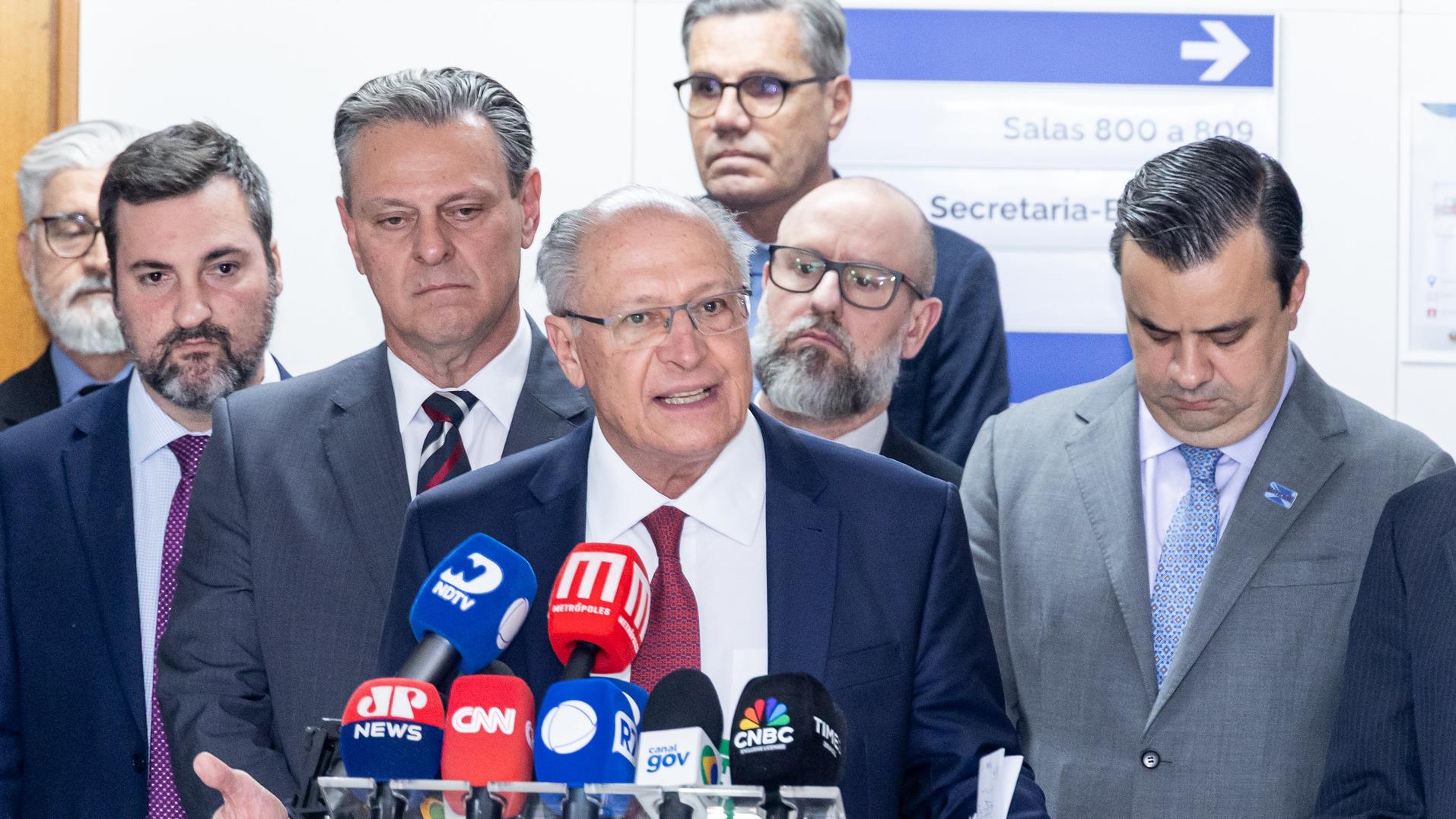 Vice-presidente da República Geraldo Alckmin concede entrevista coletiva.