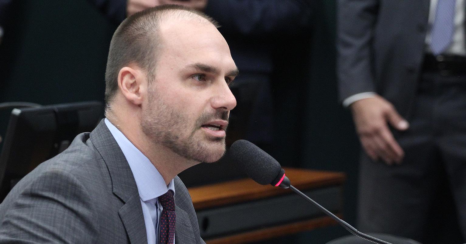 Alexandre de Moraes é um “gangster de toga”, diz Eduardo Bolsonaro