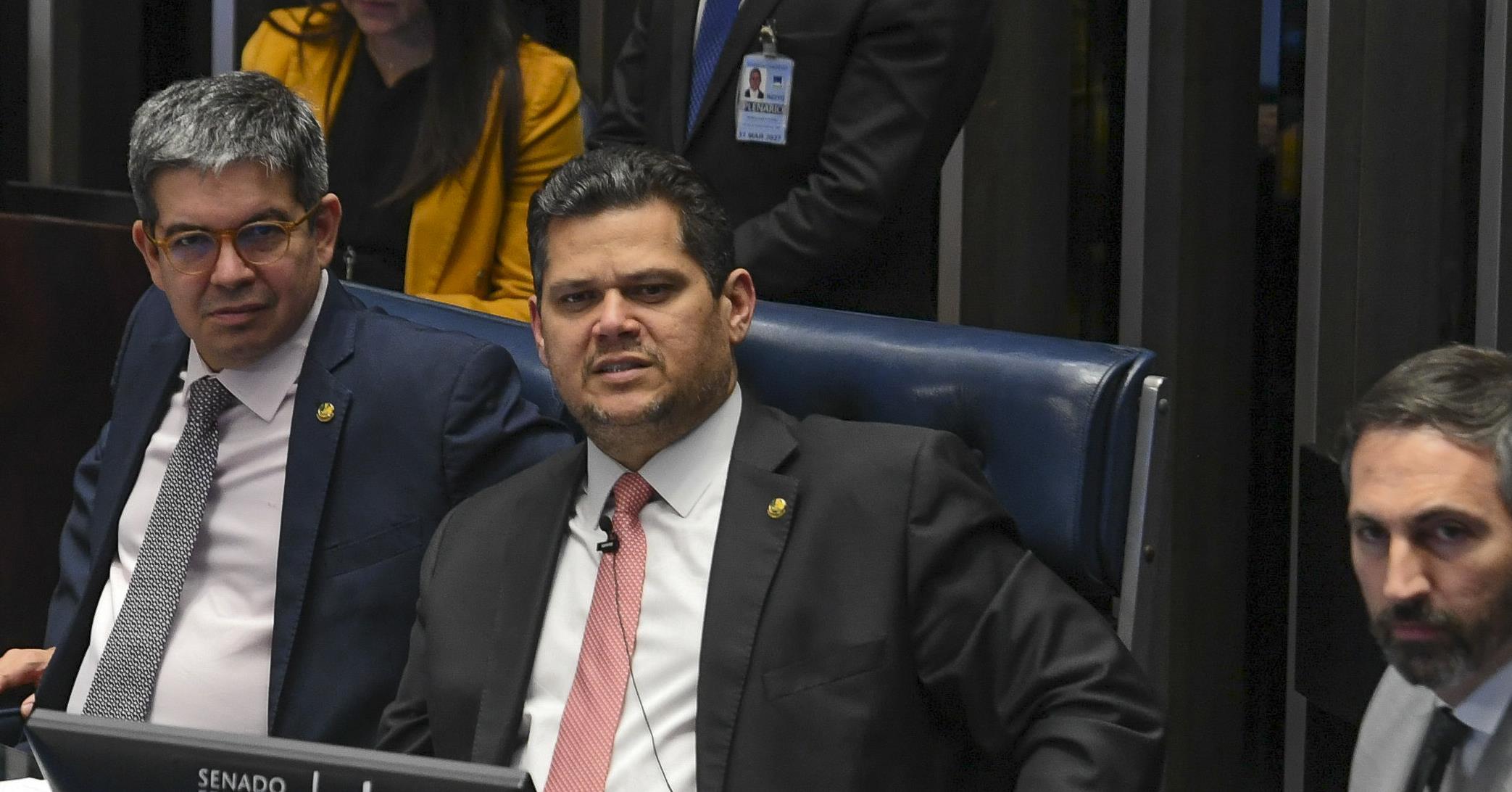 Após judicialização do IOF, Alcolumbre defende limitar acesso ao STF