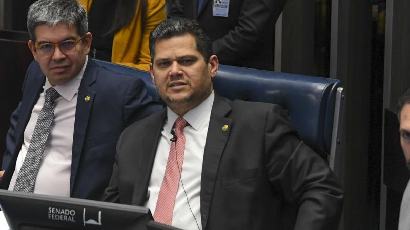 Randolfe Rodrigues e o presidente Davi Alcolumbre.