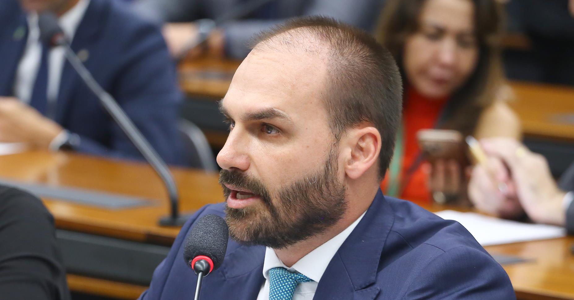 Associação vê ameaça à soberania e aciona STF contra Eduardo Bolsonaro