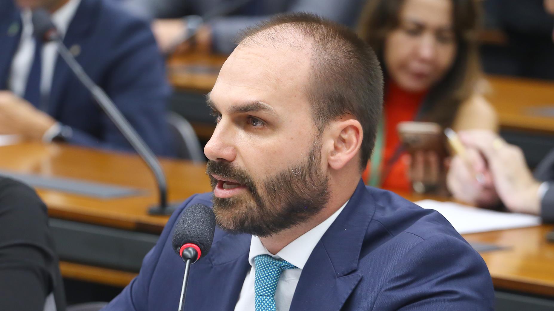 Entidade pede que Supremo responsabilize Eduardo e reafirme autonomia do Brasil.