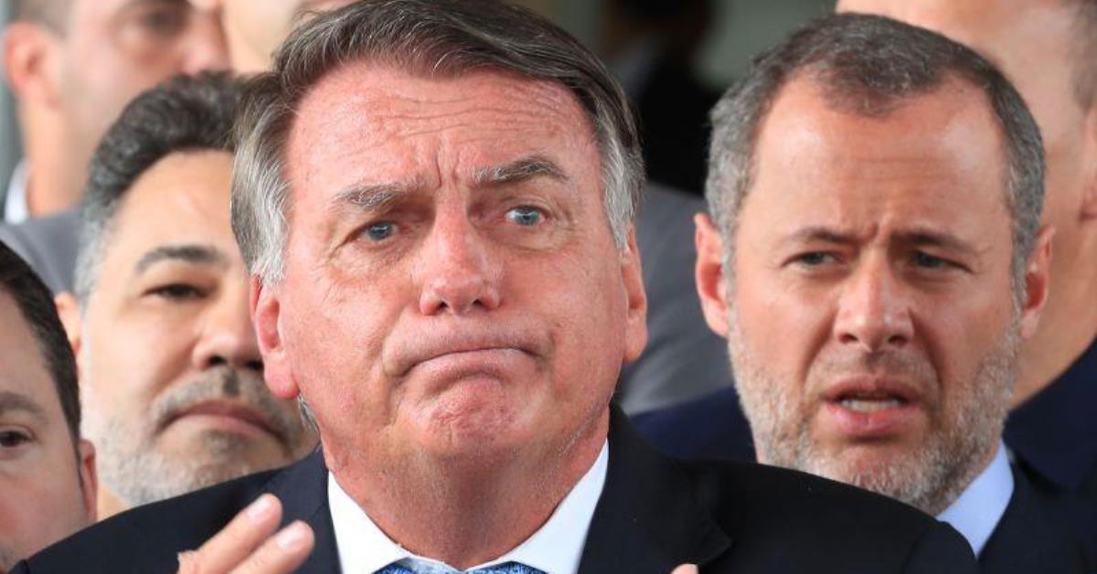 Bolsonaro é obrigado a usar tornozeleira e não pode usar redes sociais