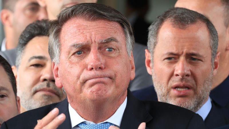 O ex-presidente Jair Bolsonaro terá que usar tornozeleira.