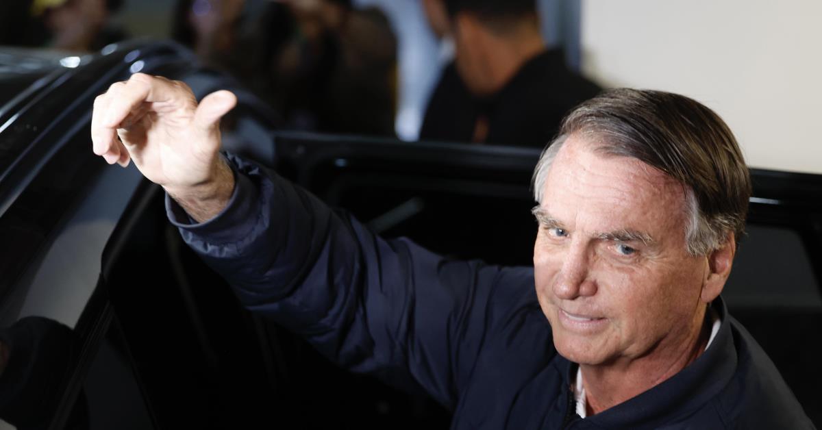 Bolsonaro não está proibido de dar entrevistas, decide Moraes