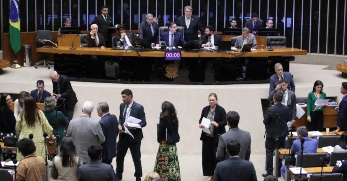 Câmara aprova urgência para seis projetos de lei