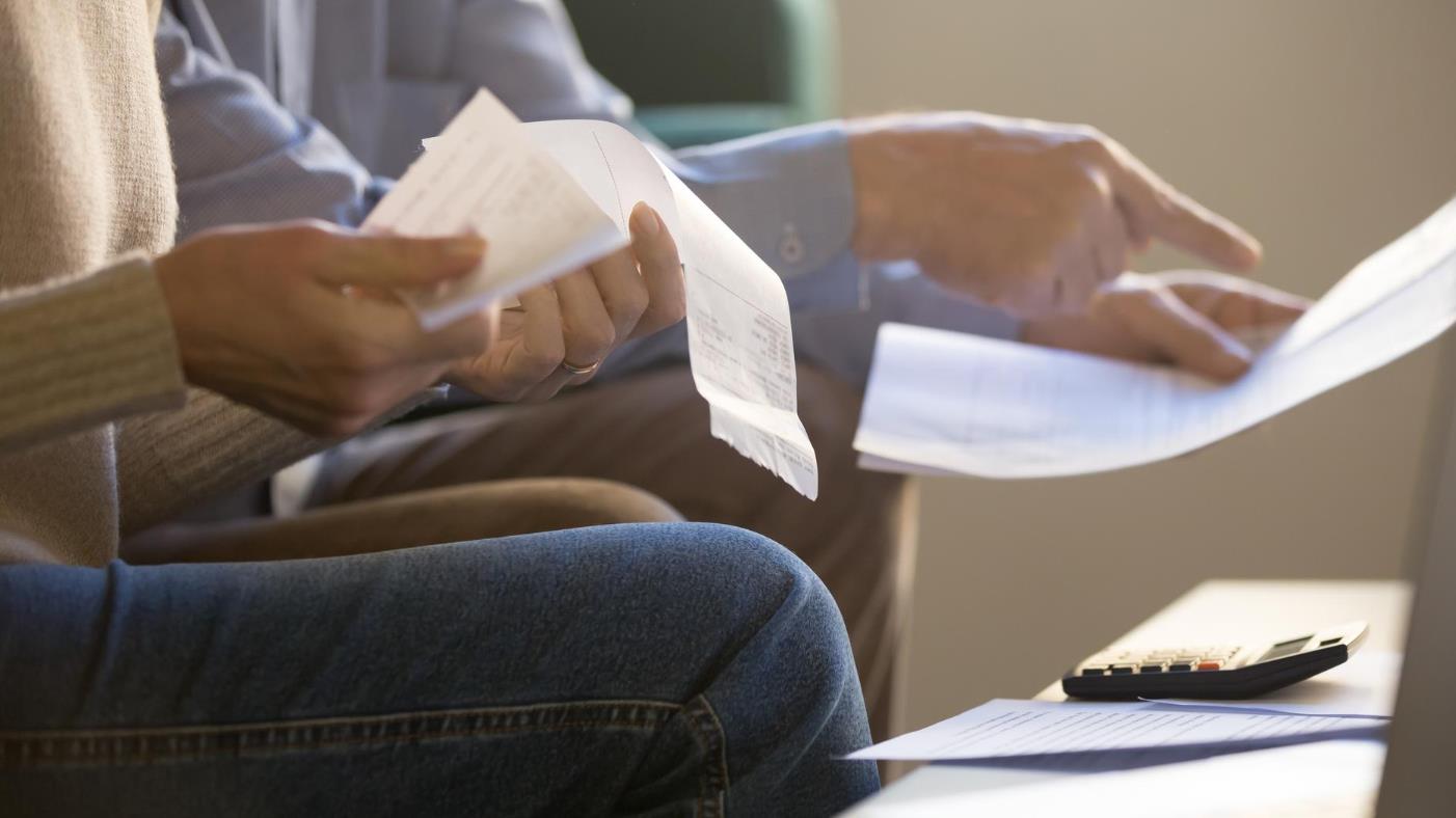 Proposta estabelece novas regras para proteção de consumidores endividados.