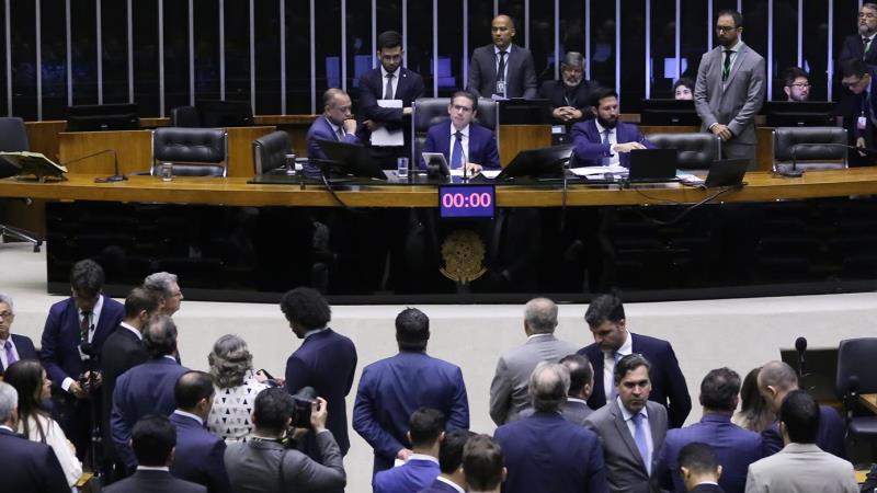 Projeto que flexibiliza licenciamento ambiental avança.