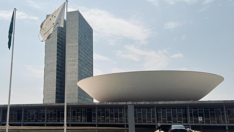 Deputado em 2025 representa oito vezes mais eleitores que em 1826.