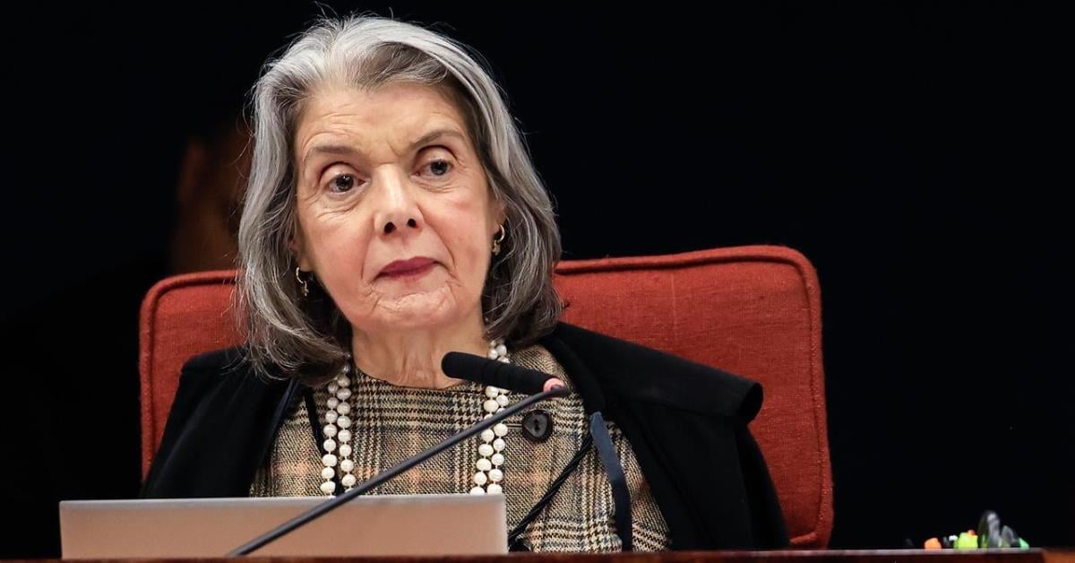 Cármen Lúcia vota por manter restrições a Bolsonaro