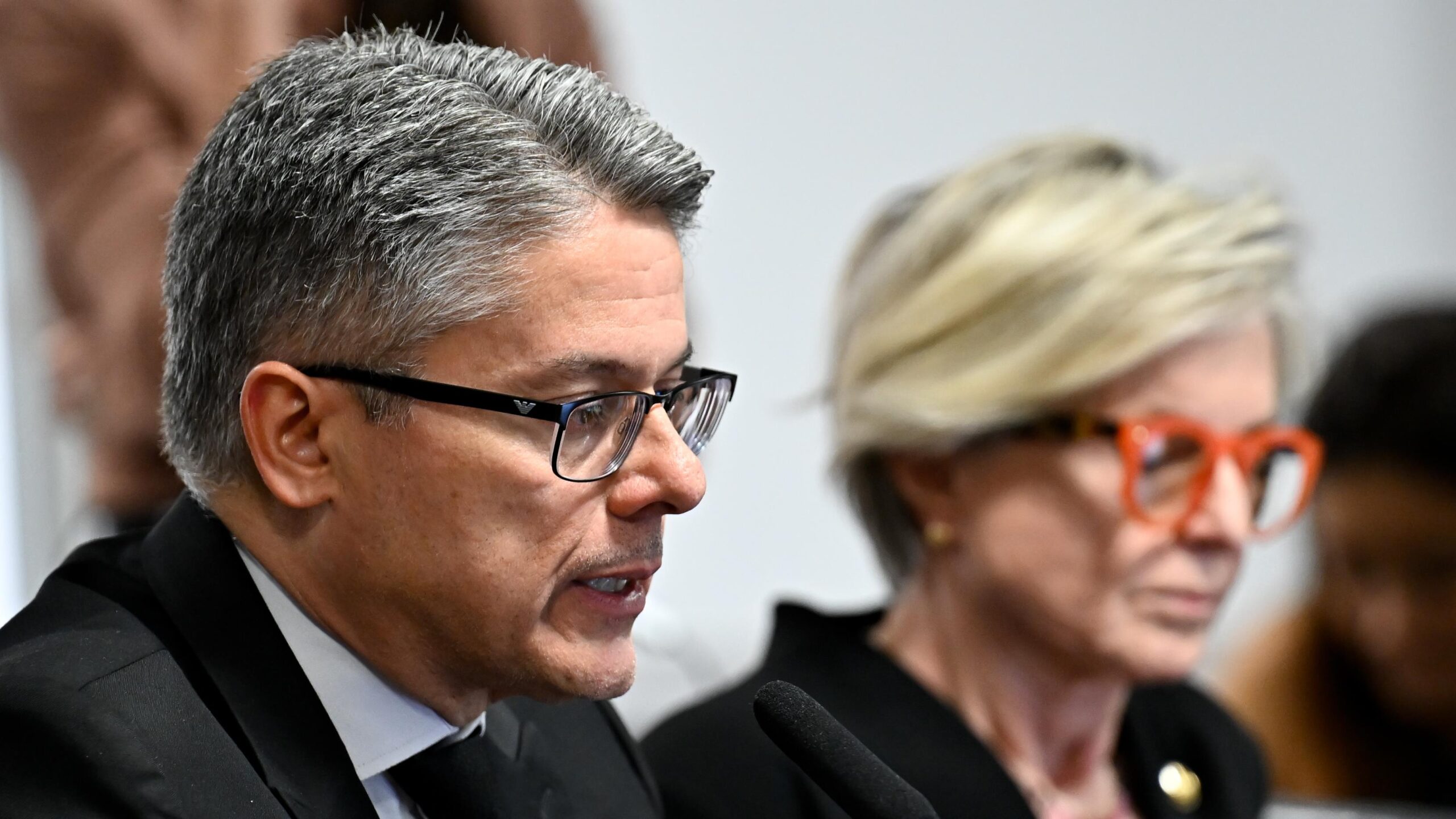 Senador Alessandro Vieira.