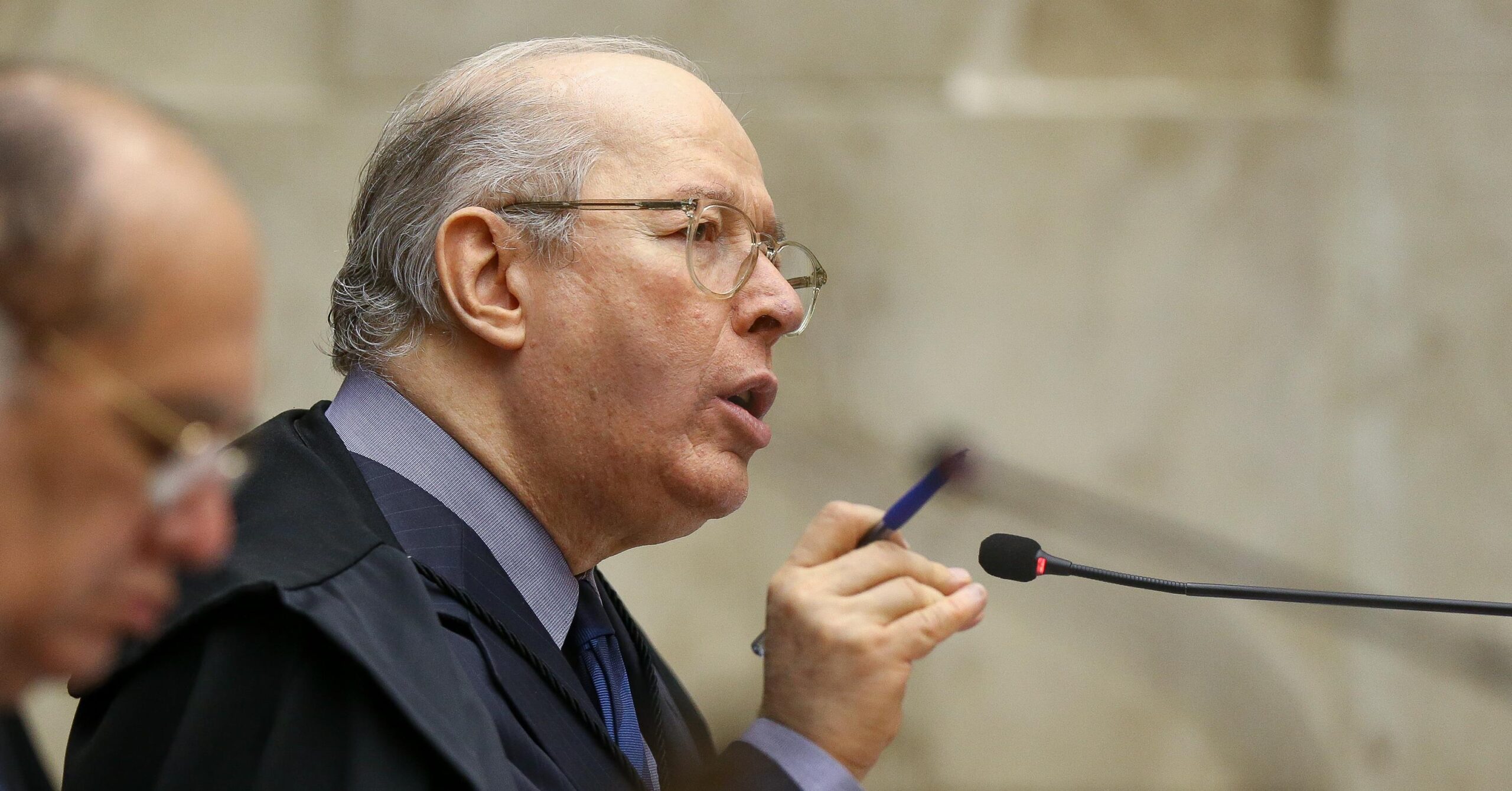 Celso de Mello condena sanções de Trump a ministros do STF