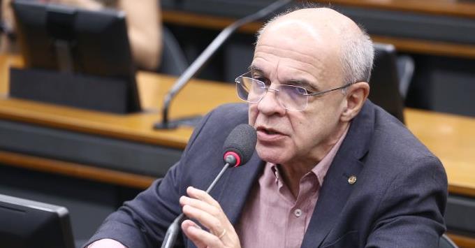 Comissão aprova projeto que cria “lista suja do racismo” no esporte