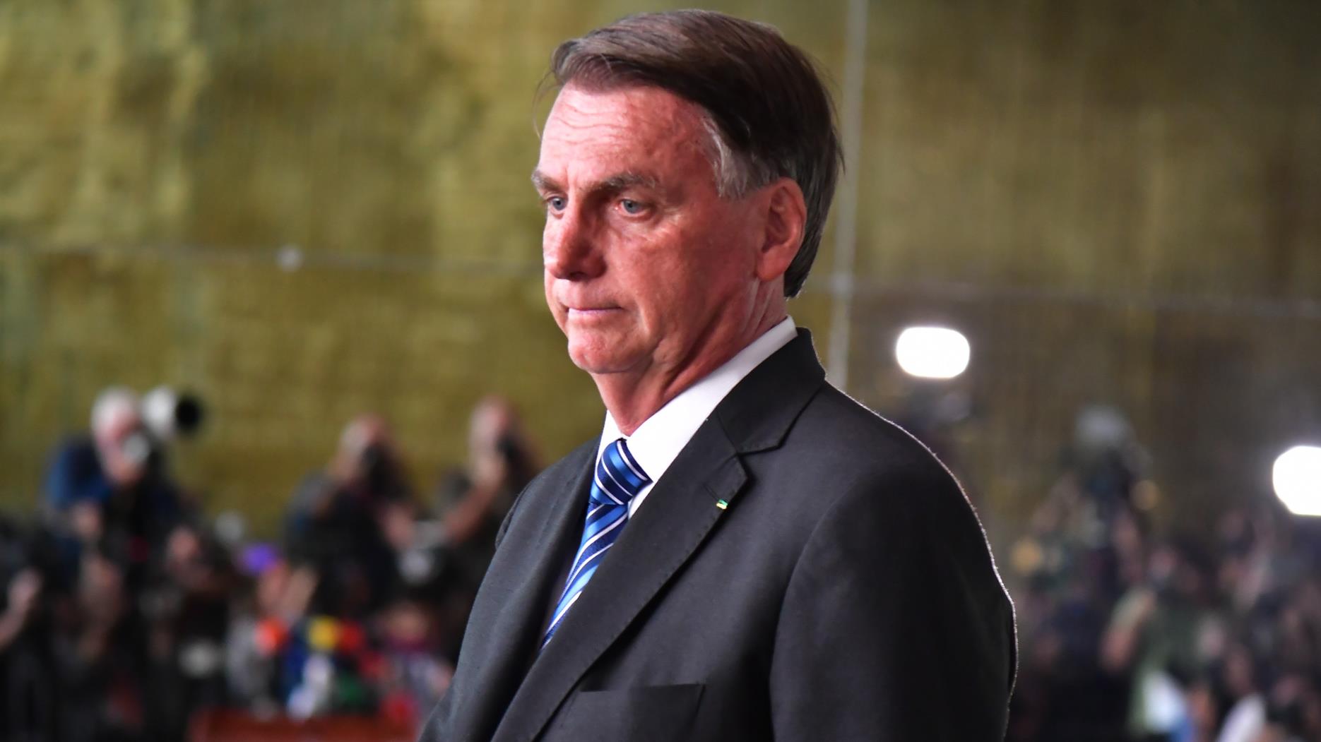 Ex-presidente Bolsonaro concedeu entrevista coletiva após receber tornozeleira eletrônica.