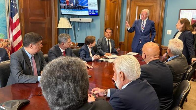 Comitiva brasileira é recebida por parlamentares dos Estados Unidos.