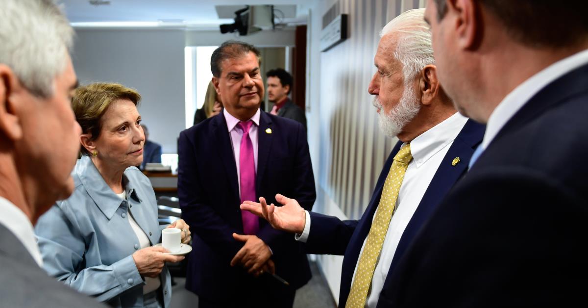 Comitiva de senadores parte aos EUA nesta sexta para negociar tarifas