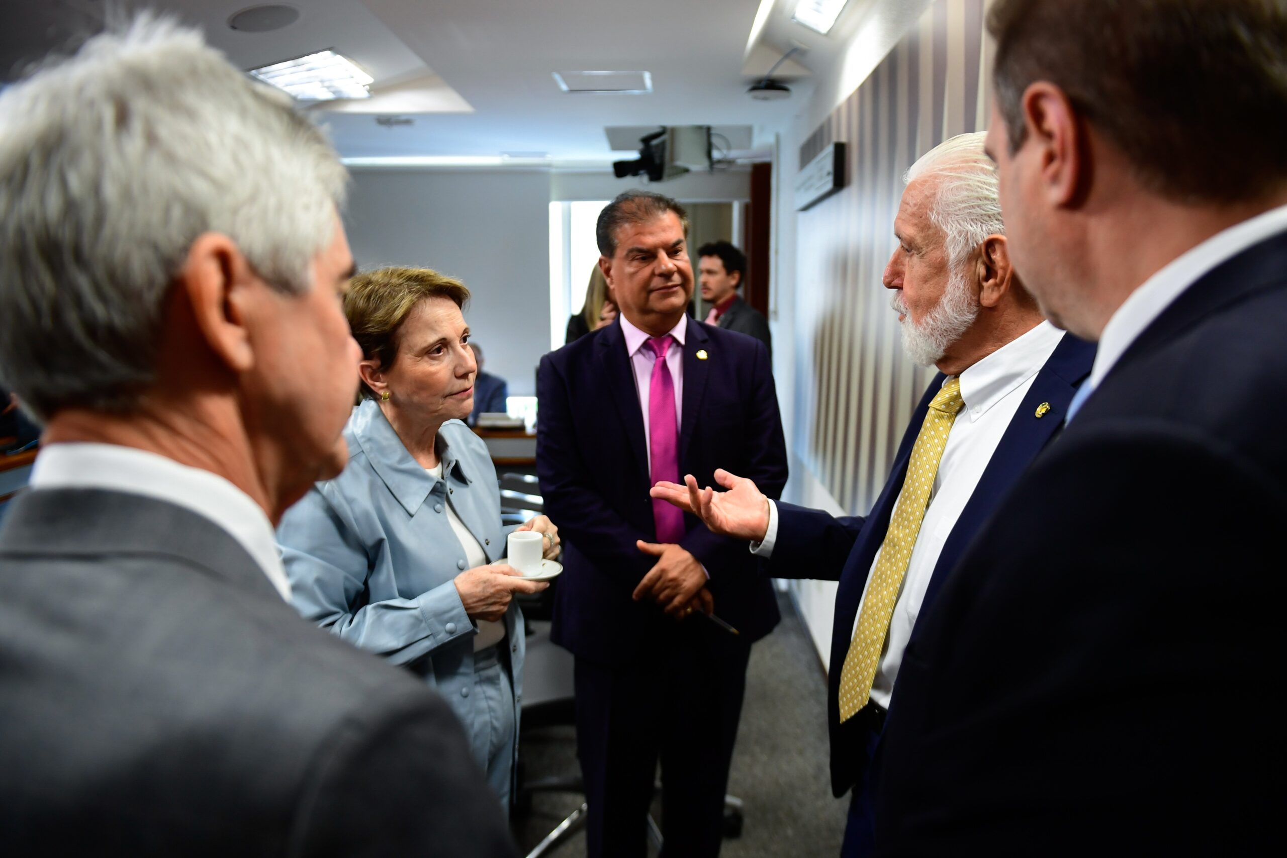 Grupo defende articulação suprapartidária para preservar empregos e exportações brasileiras.