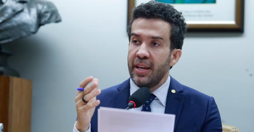 Conselho de Ética analisa processo contra Janones por xingar Nikolas