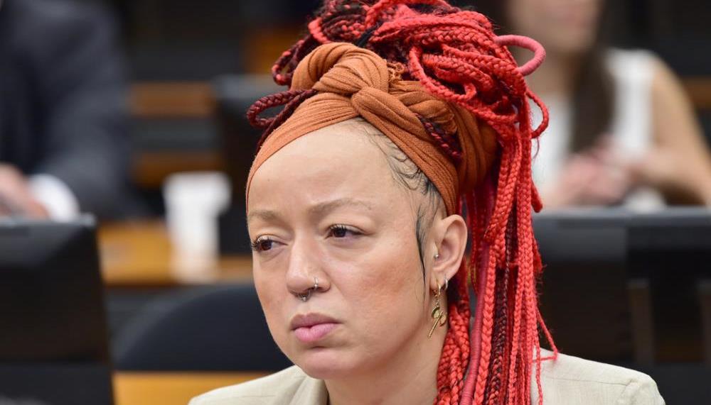 Daiana Santos propõe redução da jornada de trabalho sem corte salarial