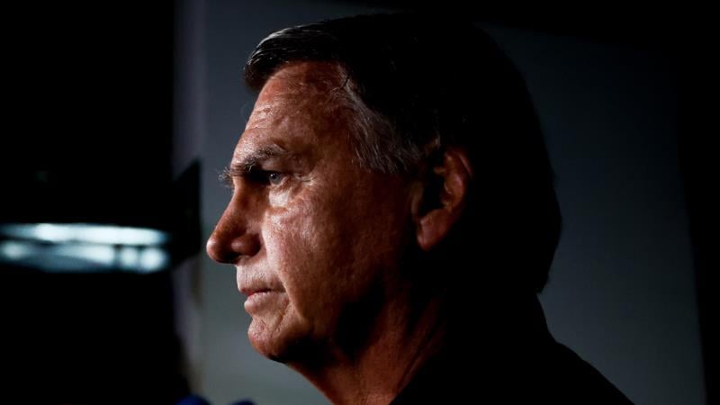 Defesa de Bolsonaro afirma que reprodução por terceiros não pode ser controlada, inviabilizando punição.