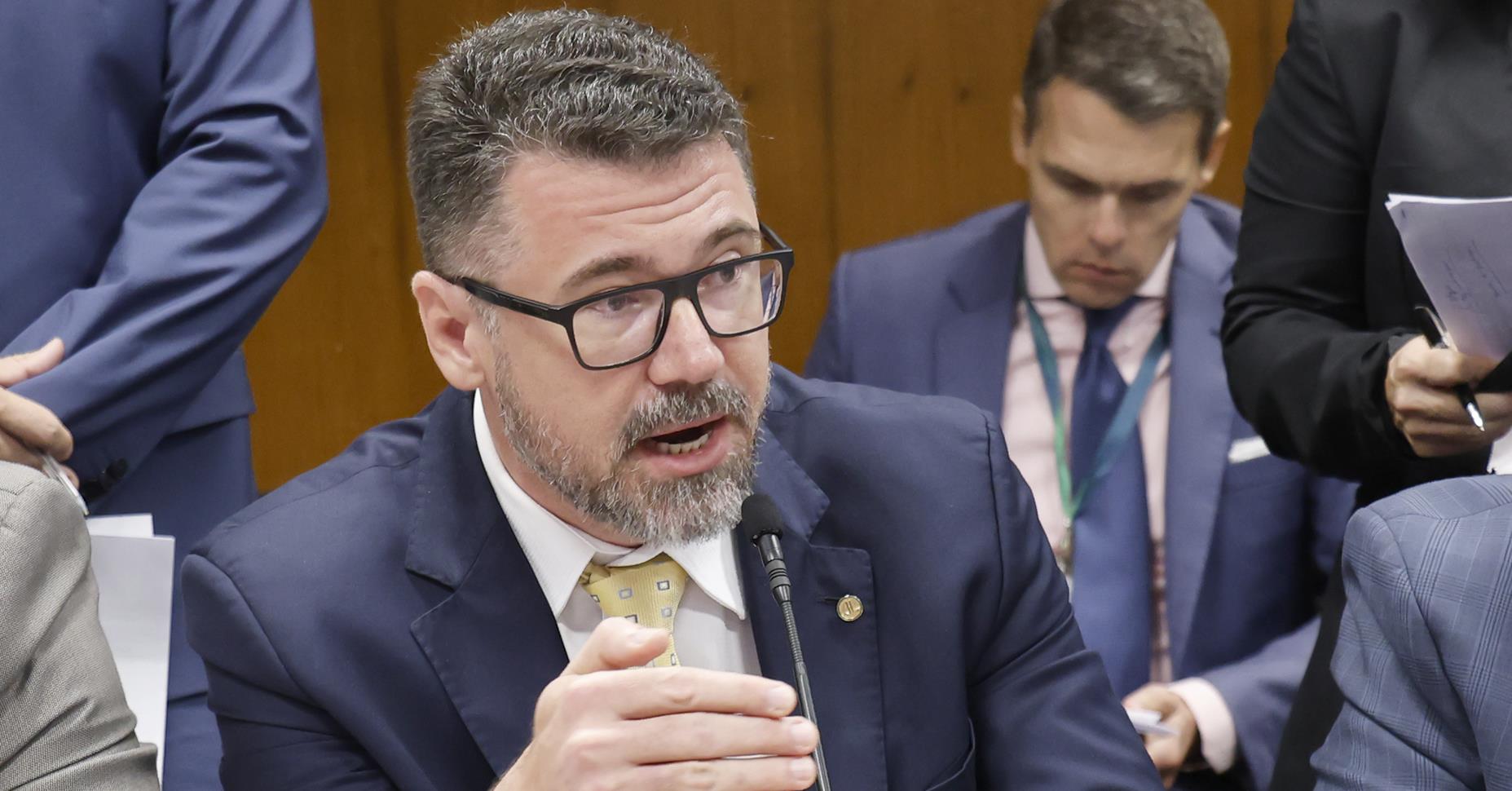 Deputado protocola pedido de impeachment de Lula por crise com os EUA