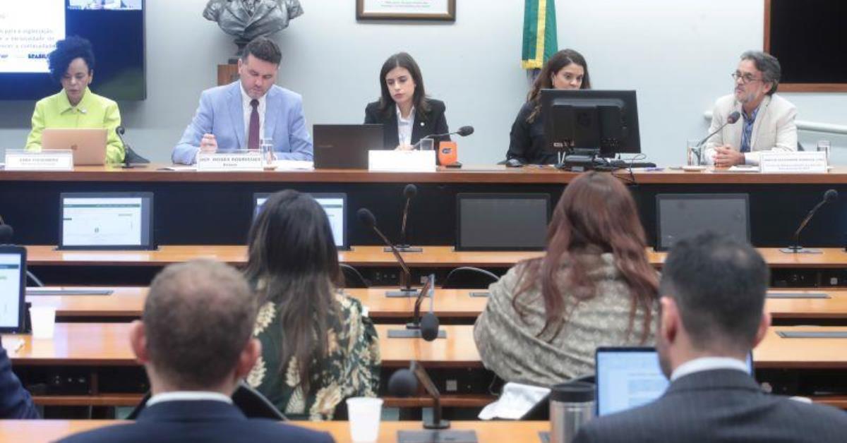 Deputados debatem metas e avaliação do novo PNE