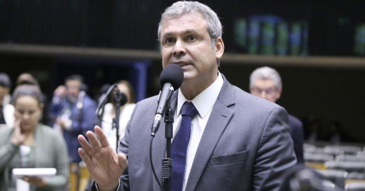 Deputados do PT propõem jornada semanal de 36h sem corte de salário