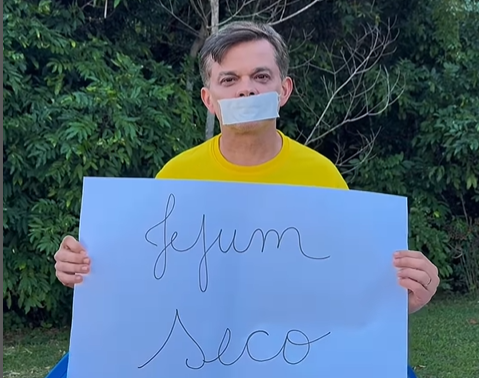 Dimas Gadelha debocha de acampamento no STF e anuncia “jejum seco”