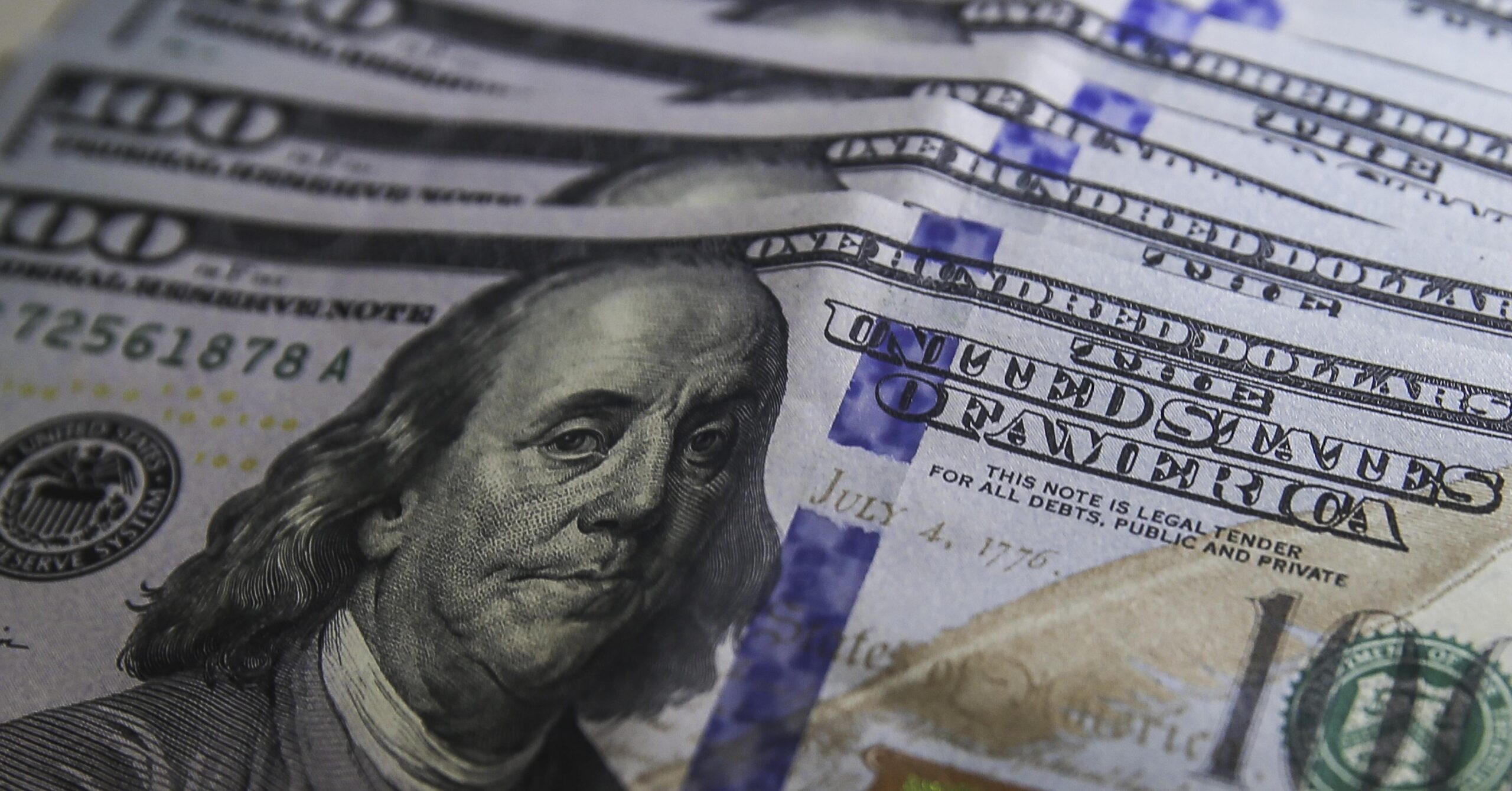 Dinheiro de brasileiros no exterior soma US$ 654,5 bilhões em 2024