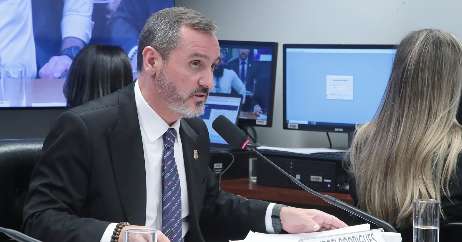 Diretor da PF rebate acusações de uso político da instituição